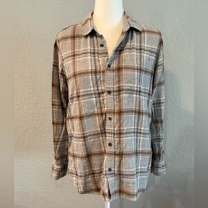 Roots Canada Women’s Plaid Button-Down Shirt in Gray and Brown. Size M